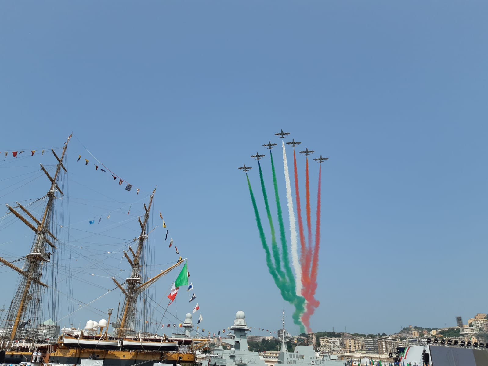 Veliero Amerigo Vespucci e Frecce Tricolori