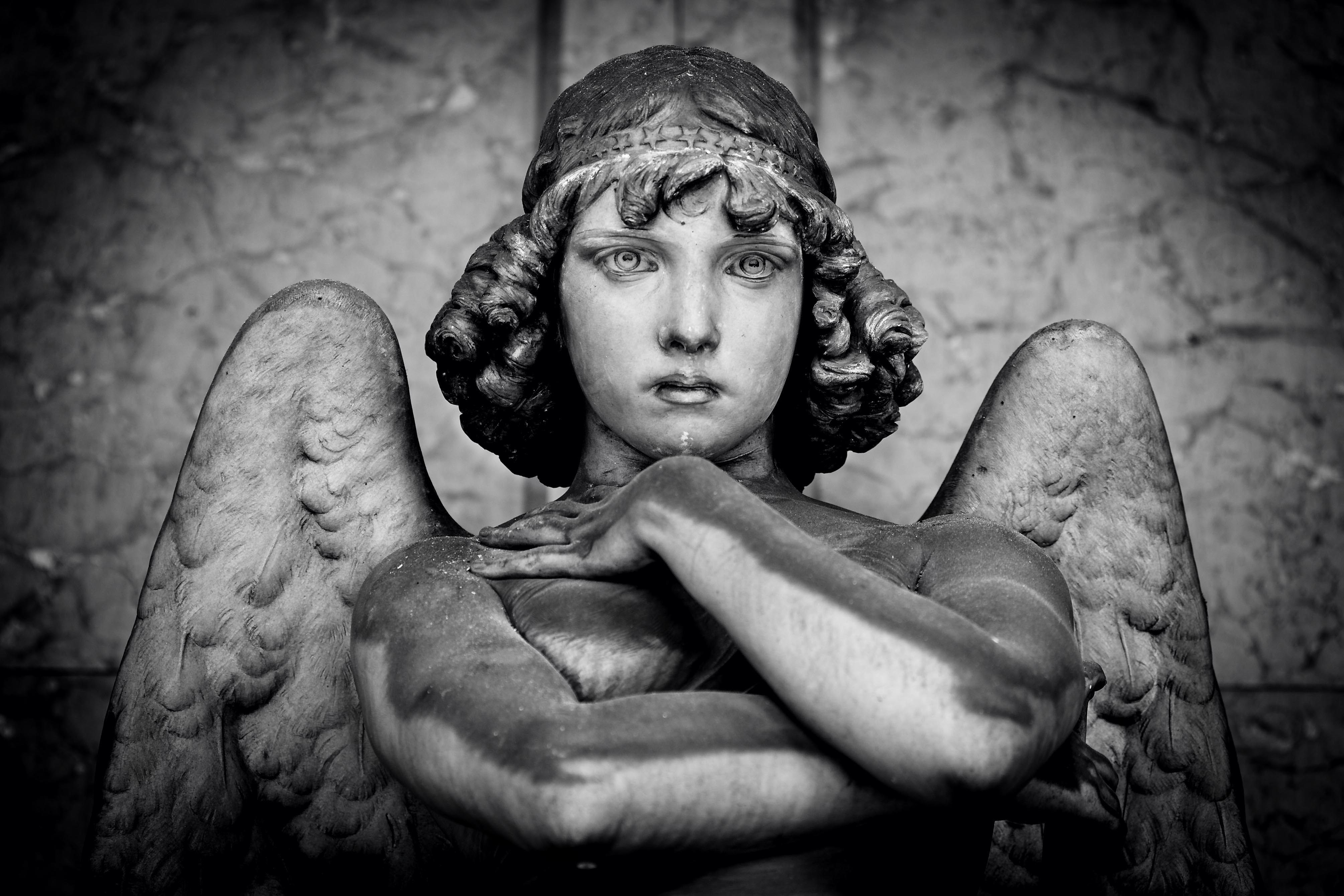 Statue of the angel at Staglieno Monumental Cemetery 